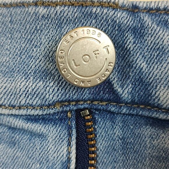 LOFT 4" Denim Short - Picture 4 of 10